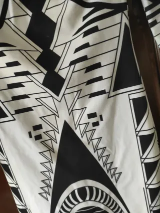 Vestido chic blanco y negro