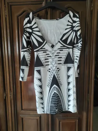 Vestido chic blanco y negro