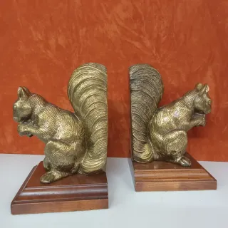 Sujetalibros ardilla latón y madera