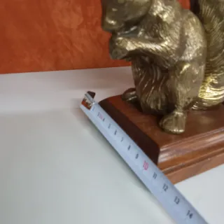 Sujetalibros ardilla latón y madera