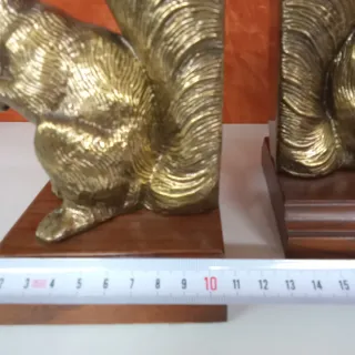 Sujetalibros ardilla latón y madera