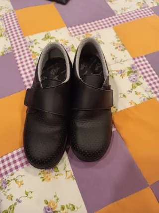 Zuecos sanitarios negros