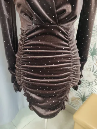 Vestido marrón con brillos