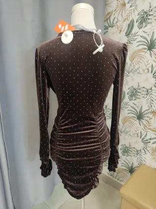 Vestido marrón con brillos