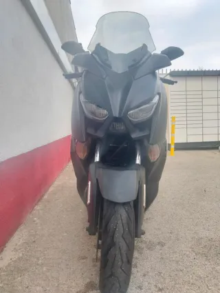 Yamaha X-MAX 400 Iron Negra