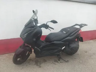 Yamaha X-MAX 400 Iron Negra