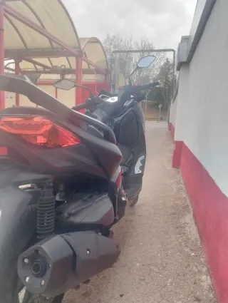 Yamaha X-MAX 400 Iron Negra