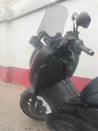Yamaha X-MAX 400 Iron Negra