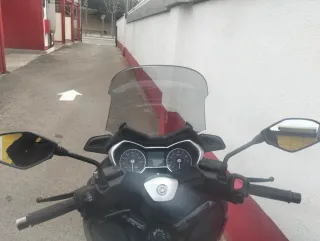 Yamaha X-MAX 400 Iron Negra