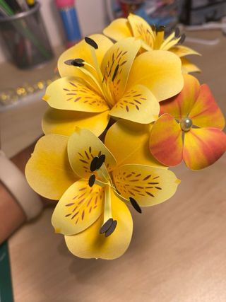 Pack 10 Flores Astromélias de Papel