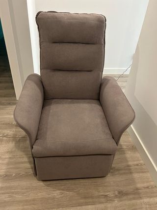 Sillón reclinable automático color arena
