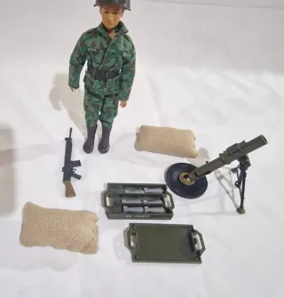 Madelman  Soldado con Accesorios