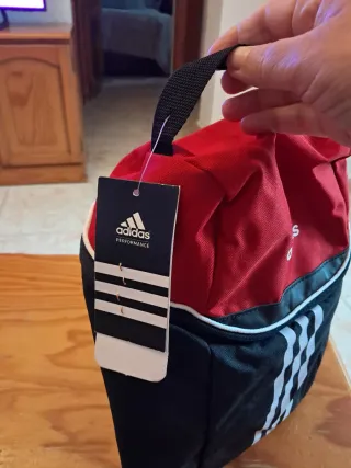 Bolsa zapatillero Adidas Roja y Negra