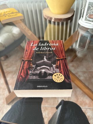 La ladrona de libros / The Book Thief (Spanish ...