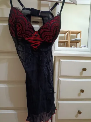 Lencería corpiño negro y rojo y negro y rosa