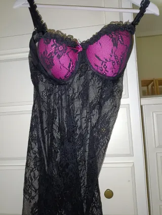 Lencería corpiño negro y rojo y negro y rosa