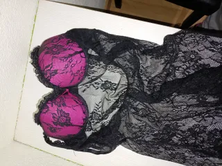 Lencería corpiño negro y rojo y negro y rosa