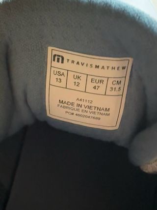 Zapatos de golf Travis Mathew blancos y turquesa