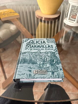 Alicia en el país de las Maravillas y A través ...