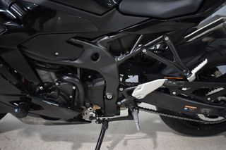 Kawasaki Ninja ZX4R Negra