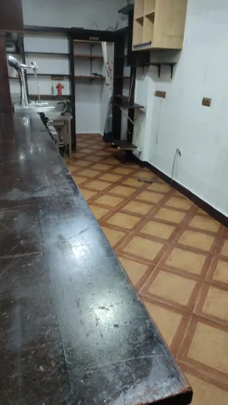 Alquiler local comercial insonorizado.