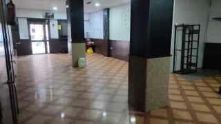 Alquiler local comercial insonorizado.