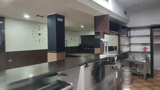 Alquiler local comercial insonorizado.