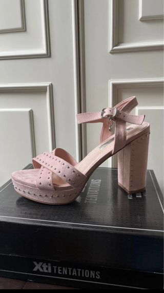 Sandalias Xti Tacón Cuadrado Rosa Tachuelas