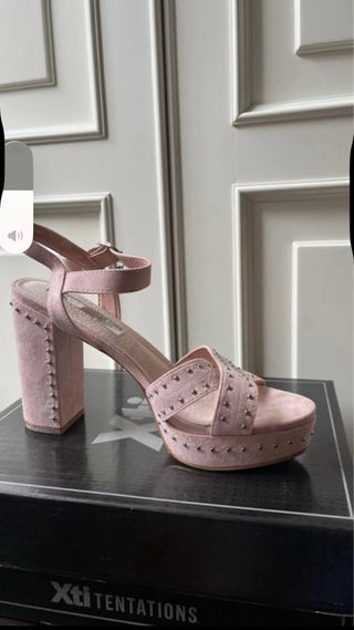 Sandalias Xti Tacón Cuadrado Rosa Tachuelas