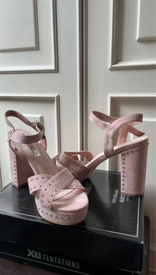 Sandalias Xti Tacón Cuadrado Rosa Tachuelas