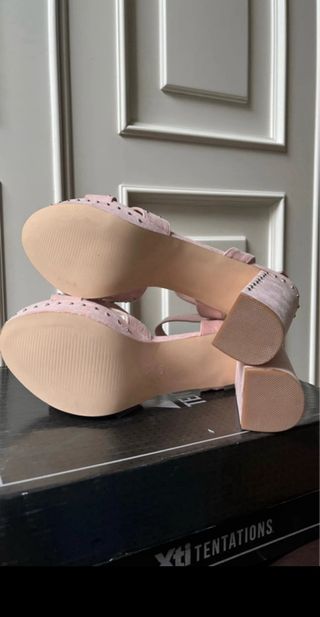 Sandalias Xti Tacón Cuadrado Rosa Tachuelas