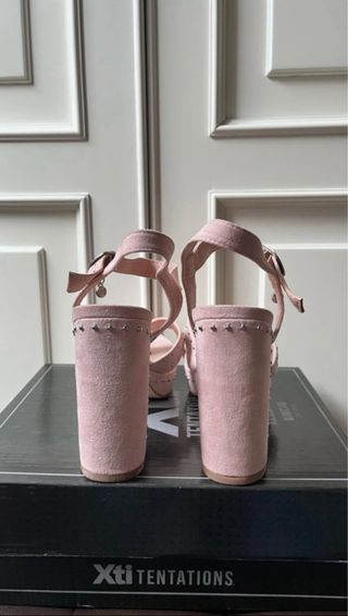Sandalias Xti Tacón Cuadrado Rosa Tachuelas