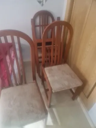 Mesa de madera marrón extensible