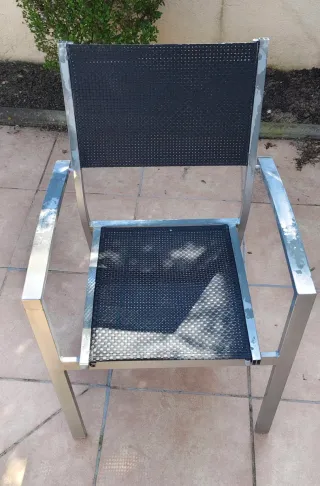 Mesa y 4 sillas de jardín