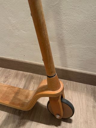 Patinete de madera para niños