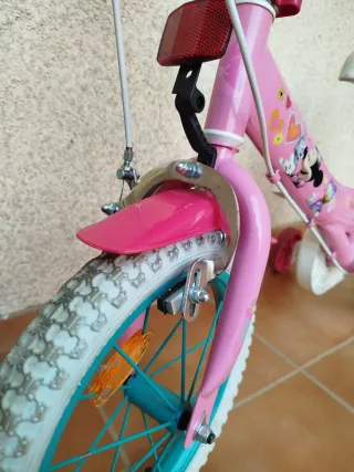 Bici infantil niña Minnie Mouse rosa paseo