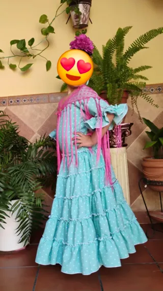 Vestido de flamenca niña con volantes y lunares