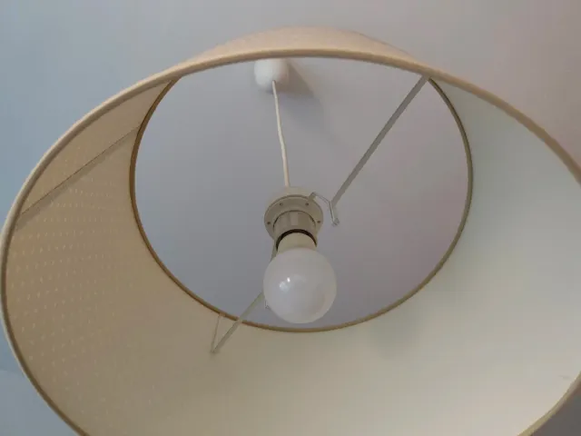 Lámpara colgante beige con topos infantil