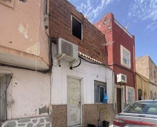 Casa adosada en venta en La Chanca - Pescadería en Almería