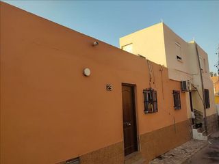 Casa adosada en venta en La Chanca - Pescadería en Almería