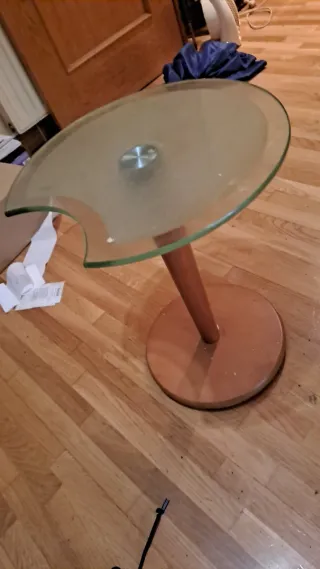 Mesa auxiliar cristal y madera