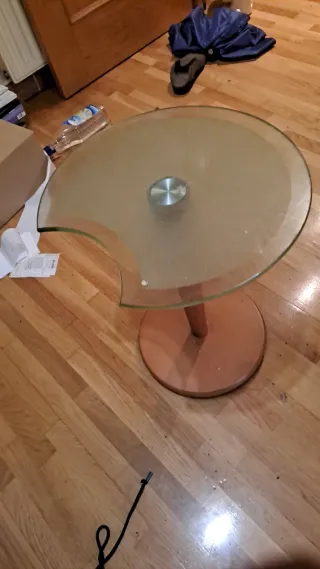 Mesa auxiliar cristal y madera