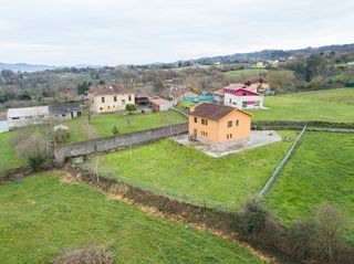 Casa en venta en Viella-Granda-Meres en Siero