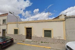 Casa adosada en venta en Valdepeñas