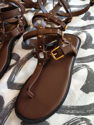Sandalias gladiador Bershka marrones