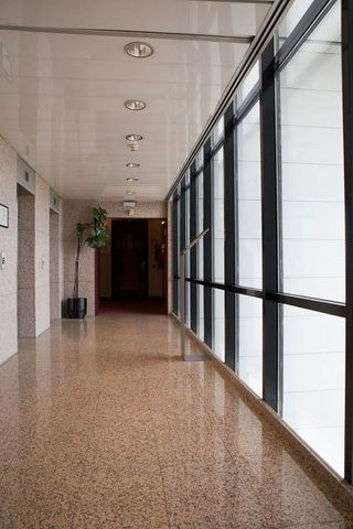 Oficina en alquiler en Parque Alcosa - Jardines del Edén en Sevilla