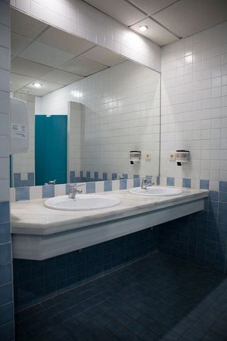 Oficina en alquiler en Parque Alcosa - Jardines del Edén en Sevilla