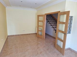 Casa adosada en venta en Tobarra