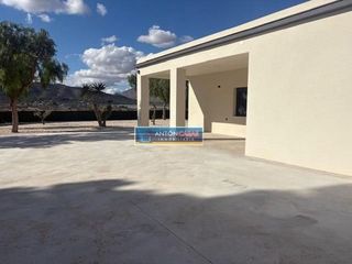 Chalet en venta en Novelda