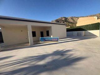 Chalet en venta en Novelda